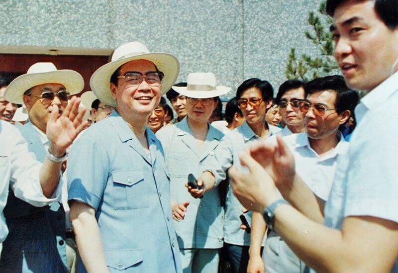 1990年6月12日，時任國務院總理李 鵬視察中原大化，并題詞：“物質文明與精神文明一起抓，把中原大化建設成為現代化企業”